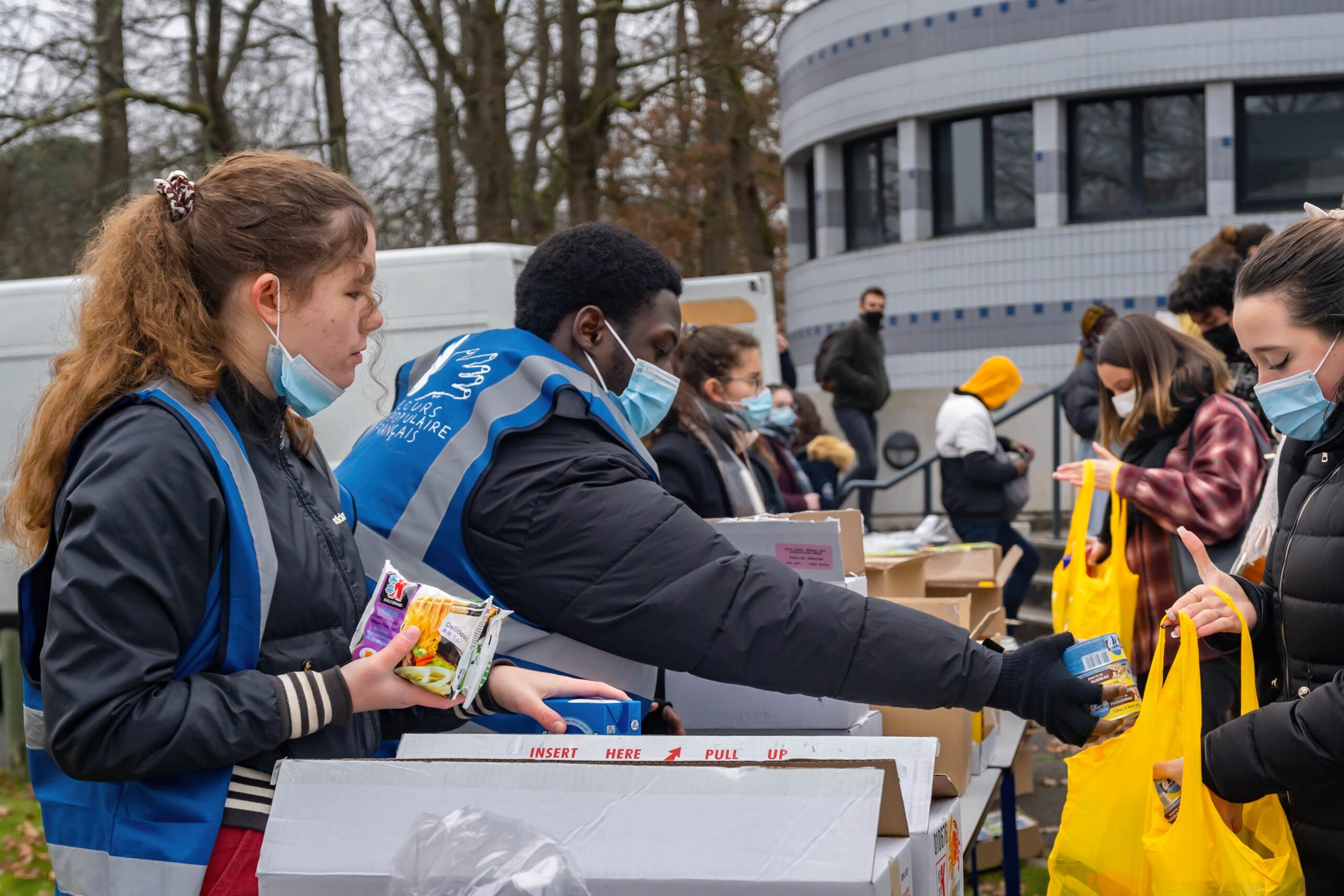 Distribution Etudiants Secours Pop Tours