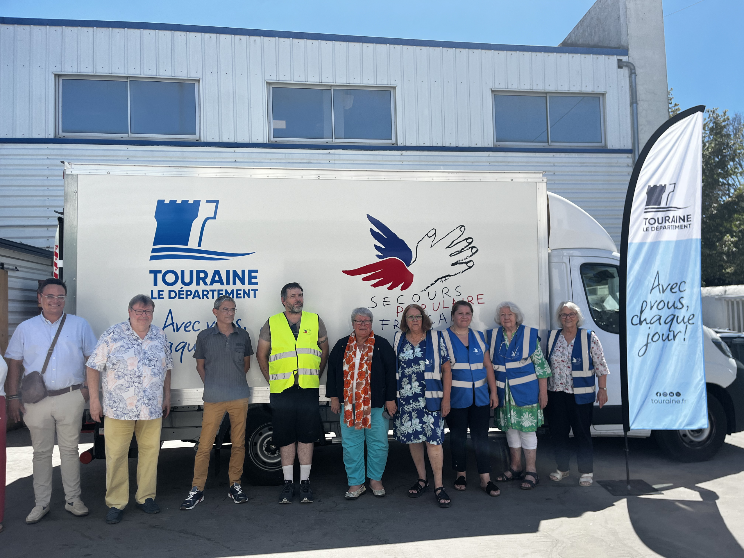 Nouveau camion Secours populaire Indre-et-Loire